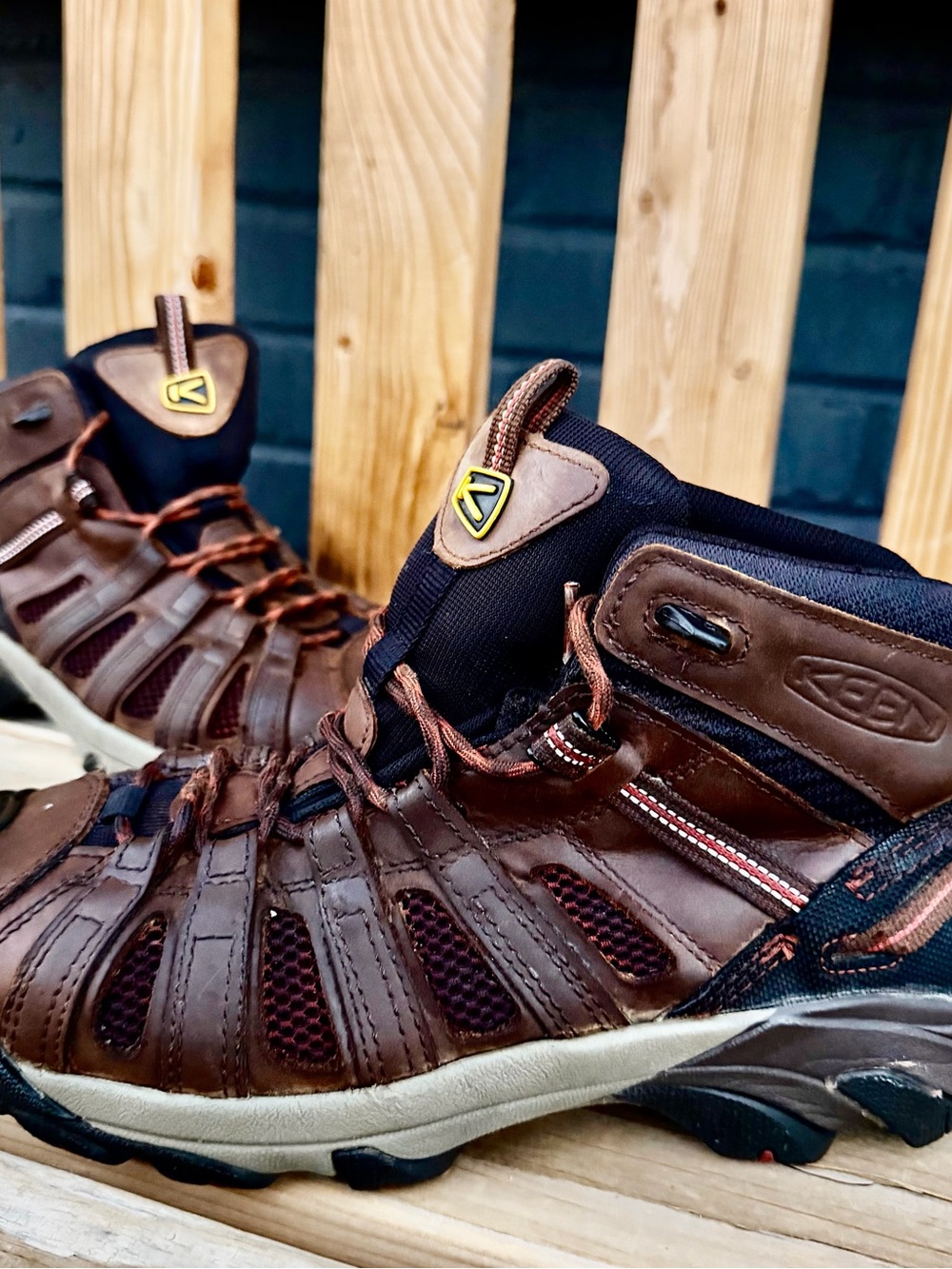 KEEN Men's Brown and Black Leather Hiking Boots steel toe men’s size 9d